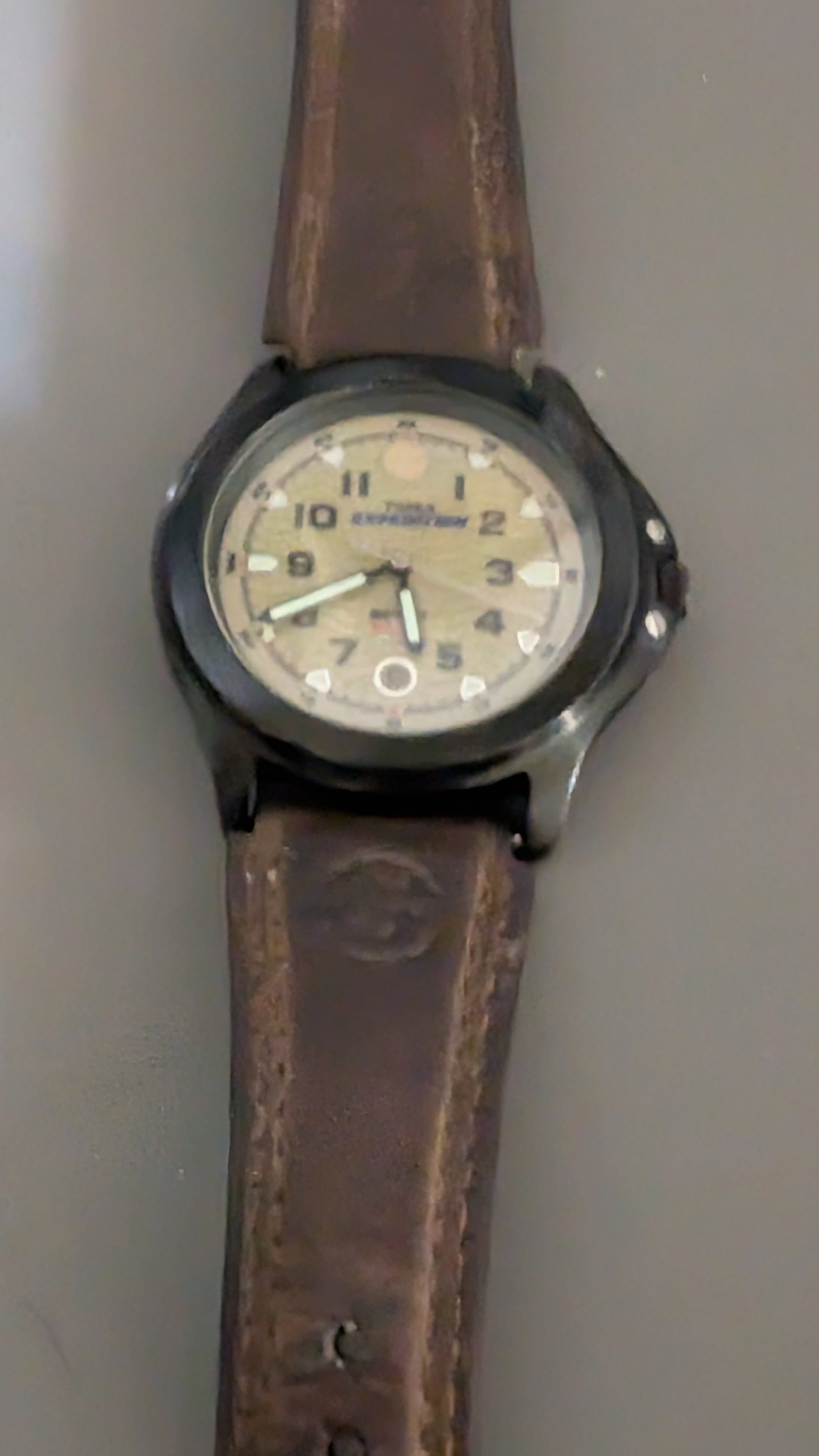 Timex Expedition Indiglo quartz watch with new battery and original leather band. Clean watch that keeps good time.