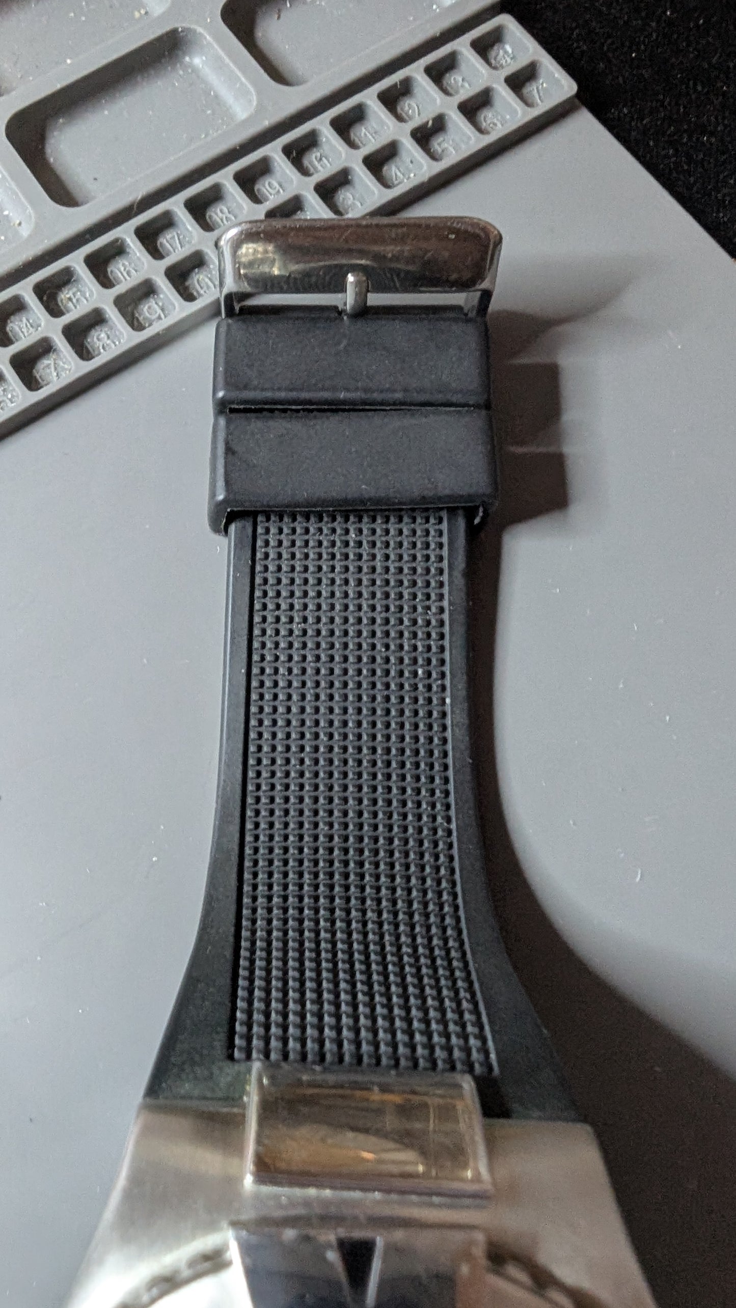 Orvis chronograph diver style watch with silicone diver style band and new battery. Very good condition. Keeps great time.
