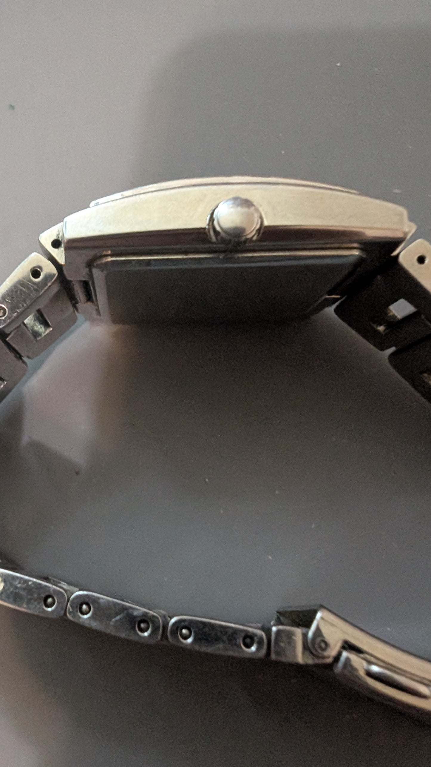 Seiko Spirit tank style quartz watch with new battery and original bracelet. Band. Keeps good time.