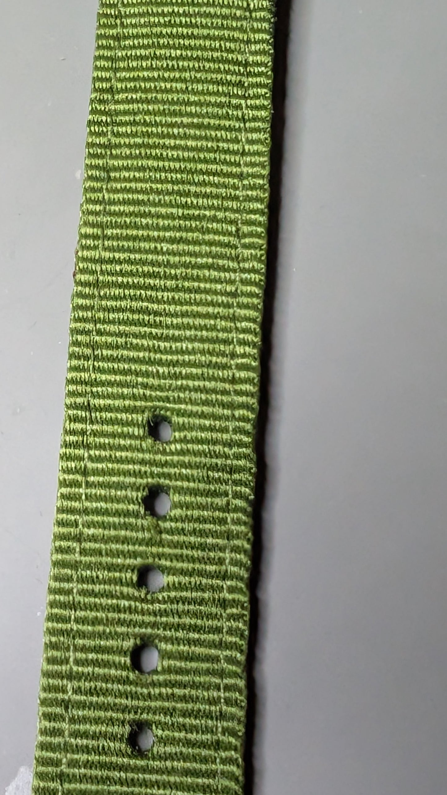 Orvis Unisex size quartz field watch with new battery and new NATO band. In great condition and keeps good time.