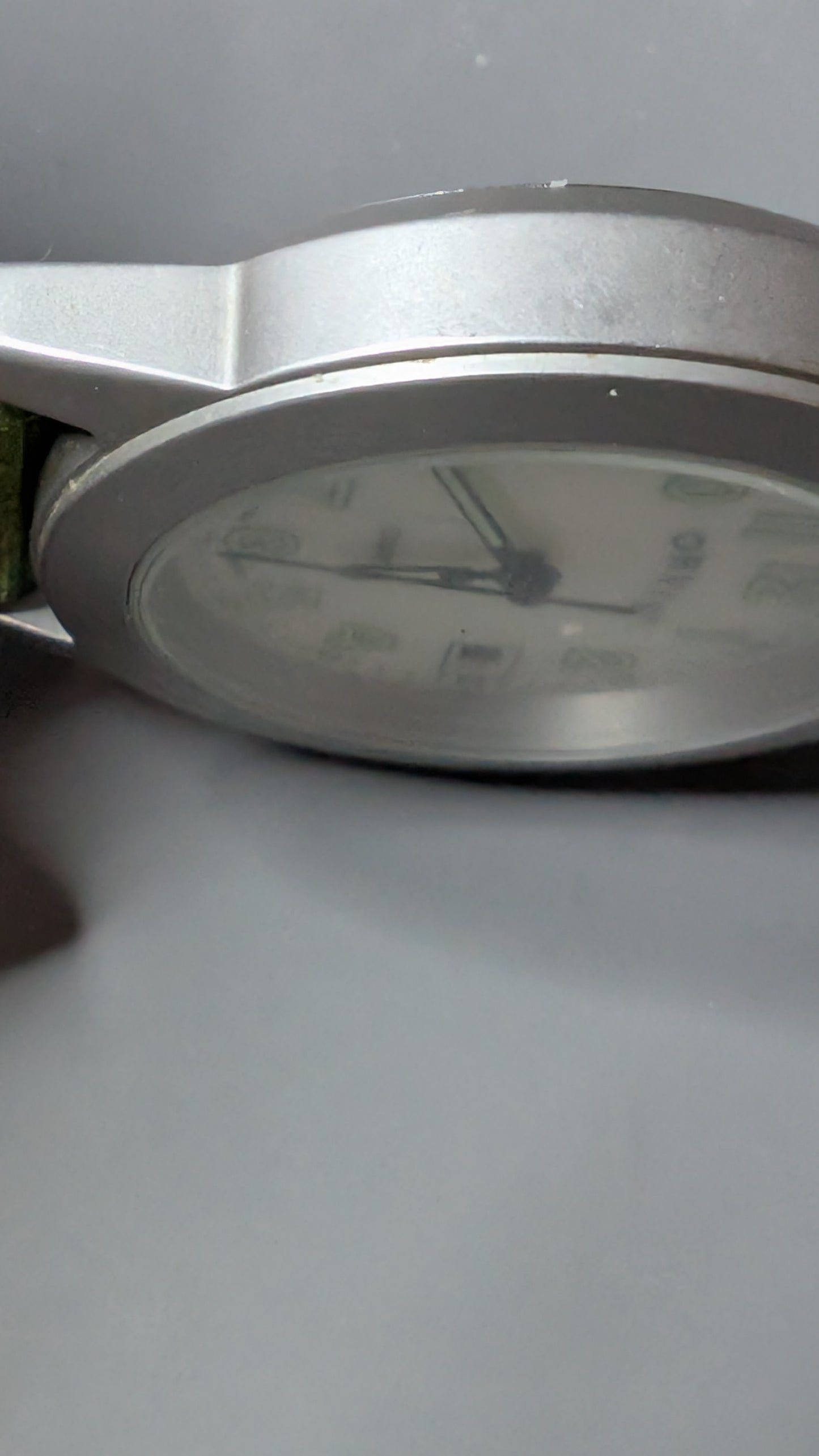 Orvis Unisex size quartz field watch with new battery and new NATO band. In great condition and keeps good time.