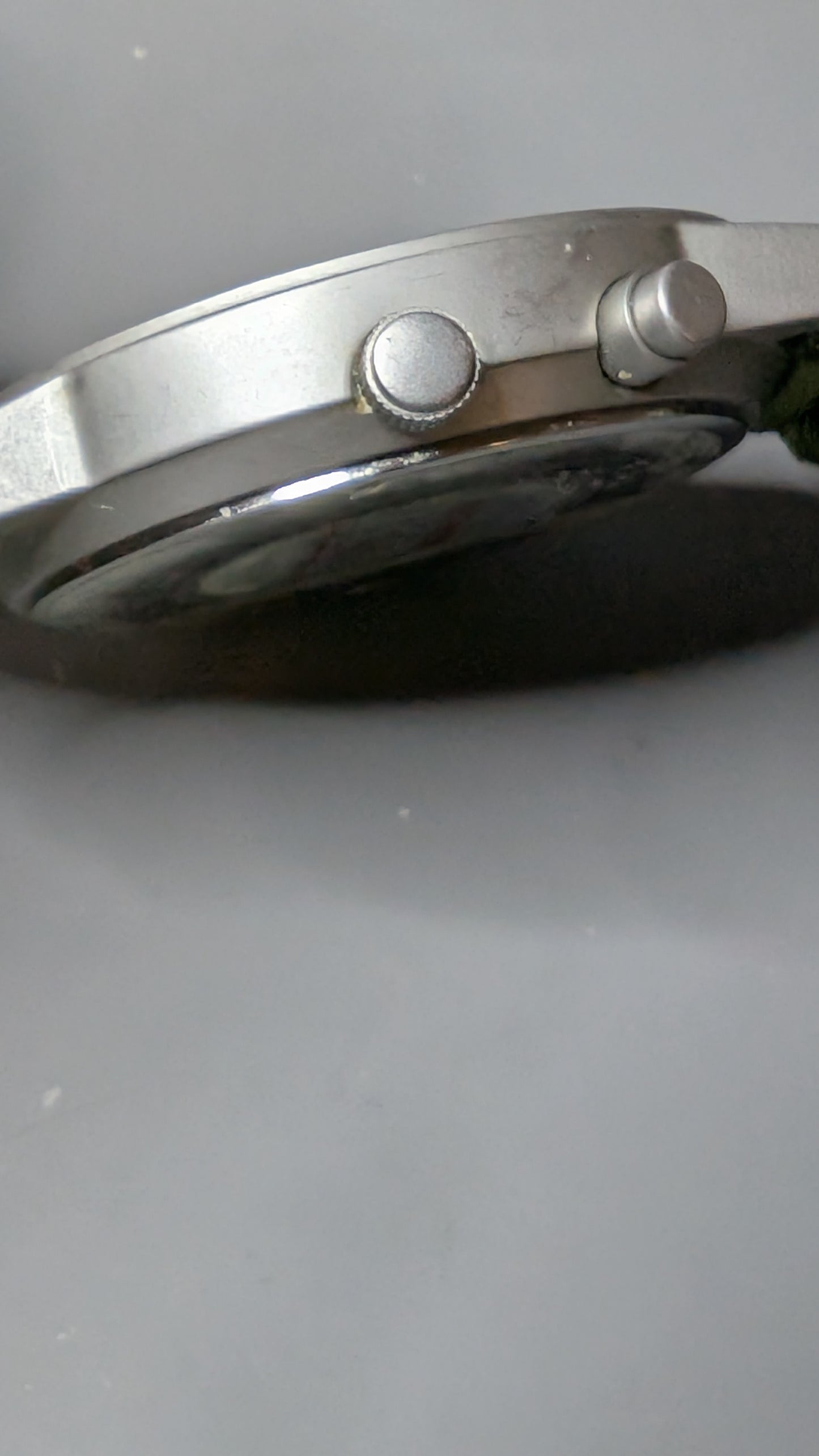 Orvis Unisex size quartz field watch with new battery and new NATO band. In great condition and keeps good time.