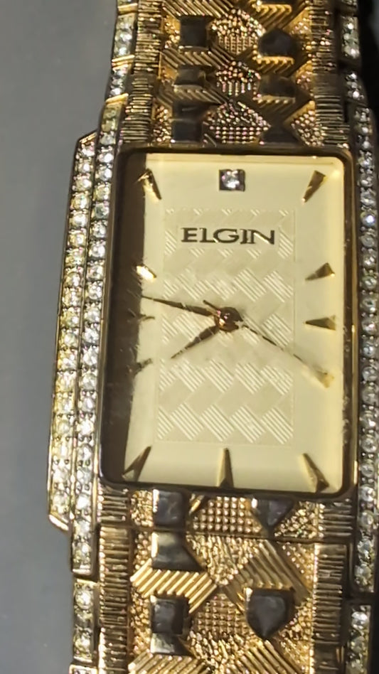 Elgin gold nugget style quartz watch with new battery and original bracelet band. Very nice watch. That keeps a good time.
