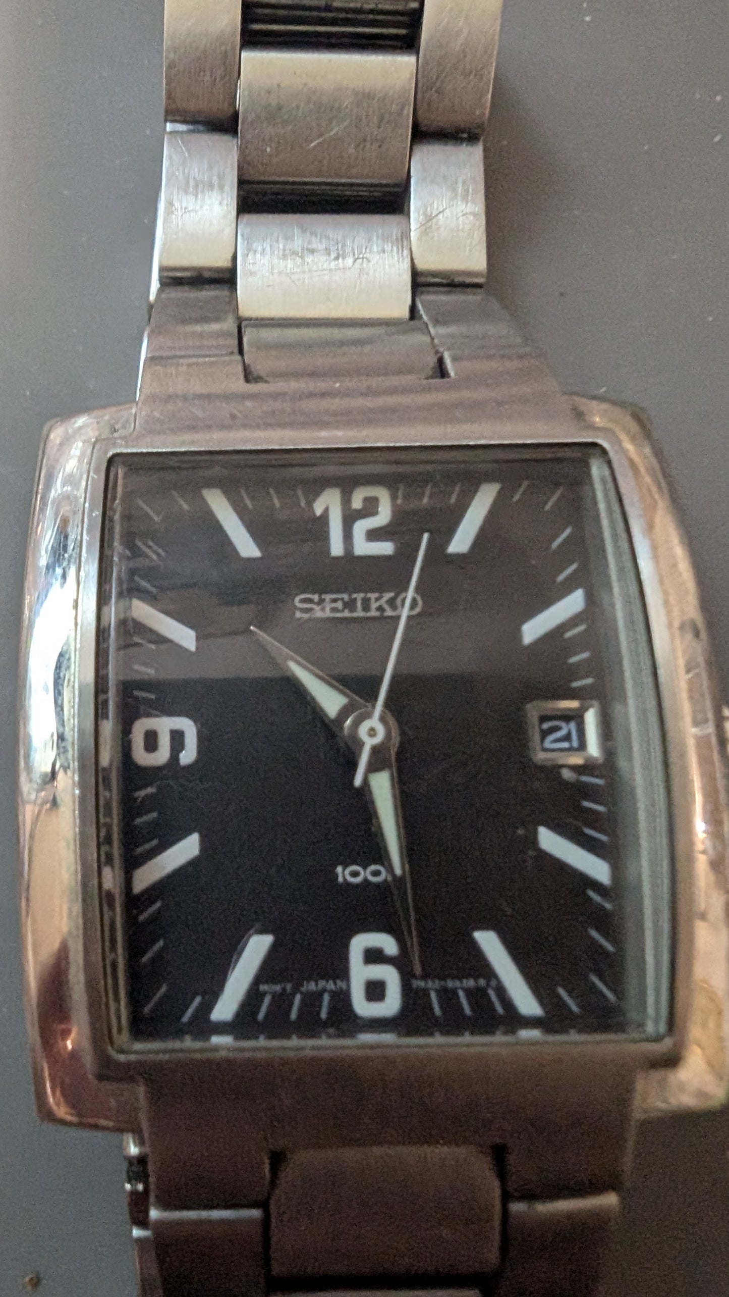 Seiko Spirit tank style quartz watch with new battery and original bracelet. Band. Keeps good time.