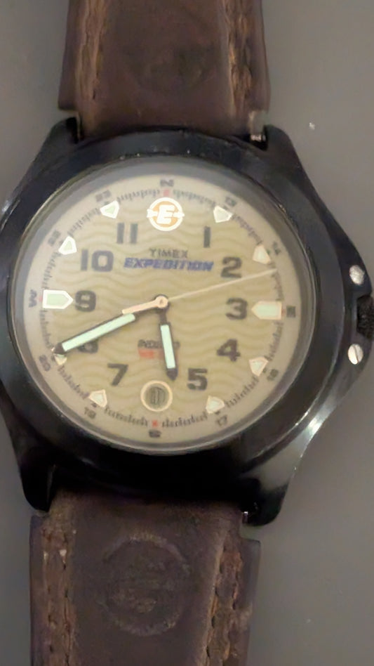 Timex Expedition Indiglo quartz watch with new battery and original leather band. Clean watch that keeps good time.