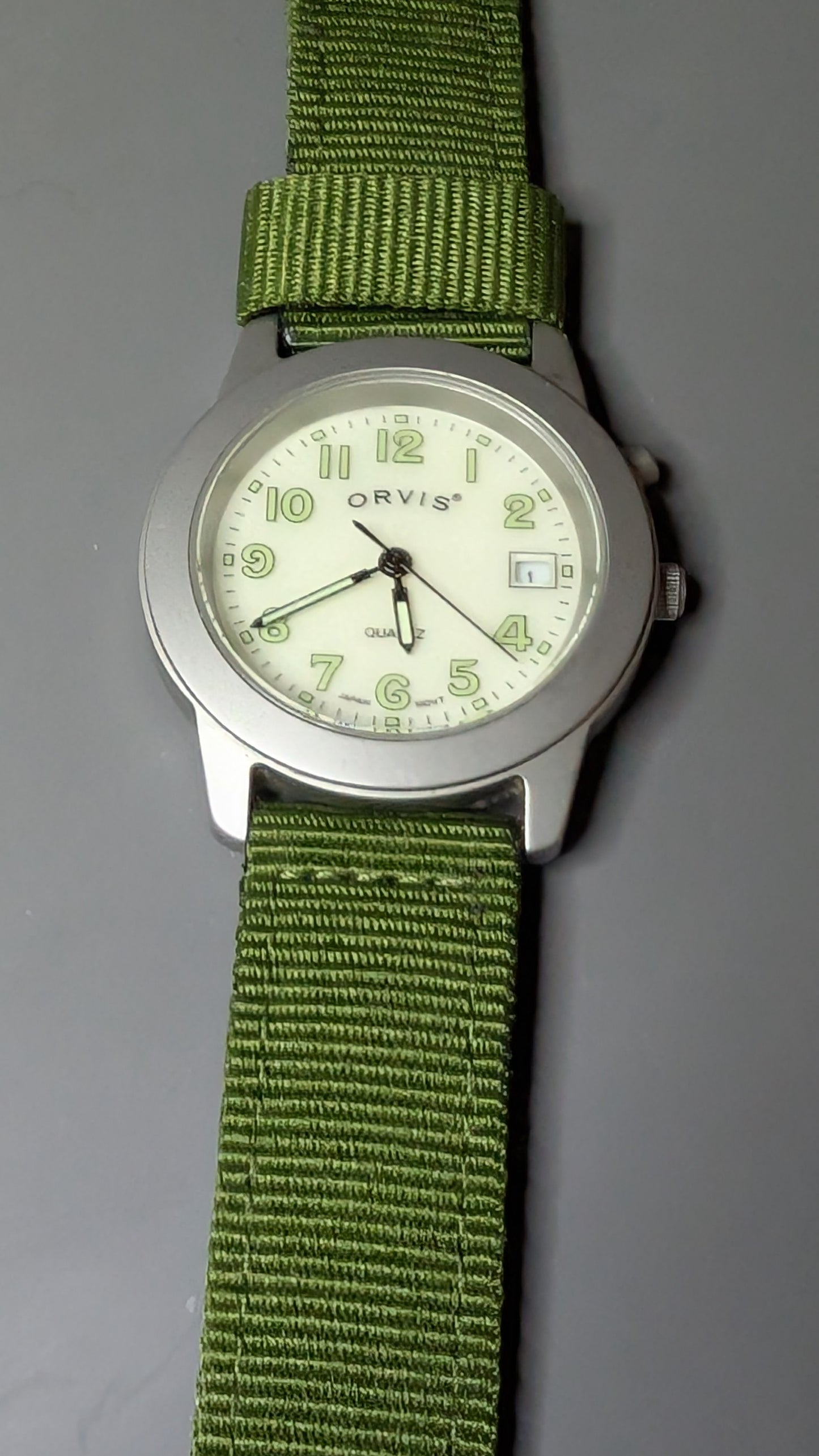 Orvis Unisex size quartz field watch with new battery and new NATO band. In great condition and keeps good time.