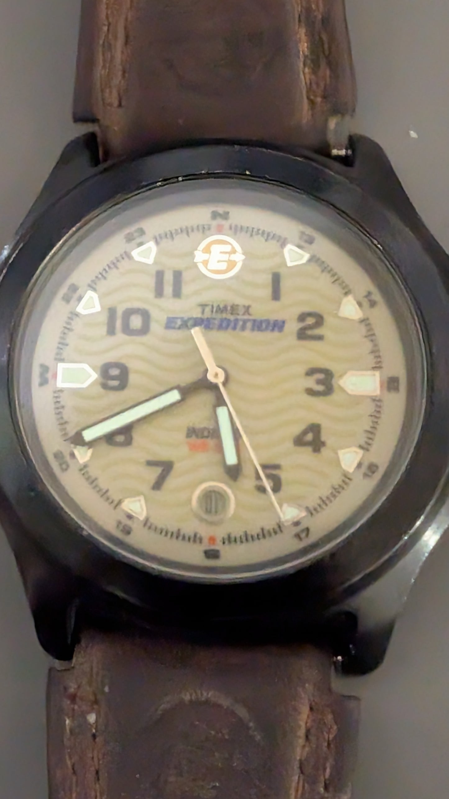 Timex Expedition Indiglo quartz watch with new battery and original leather band. Clean watch that keeps good time.