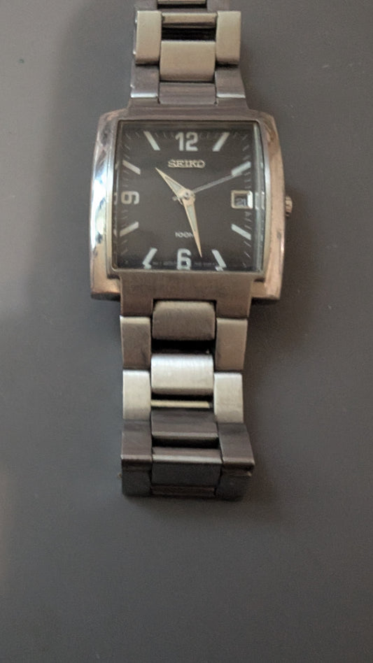 Seiko Spirit tank style quartz watch with new battery and original bracelet. Band. Keeps good time.